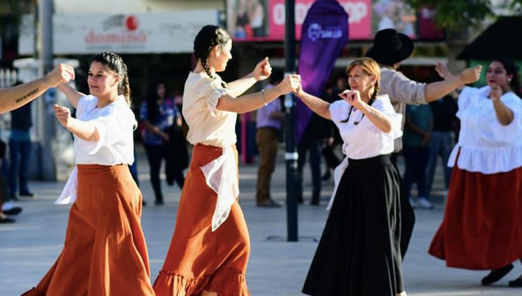 “Sueños del Arte” celebró la puntanidad en el Paseo del Padre