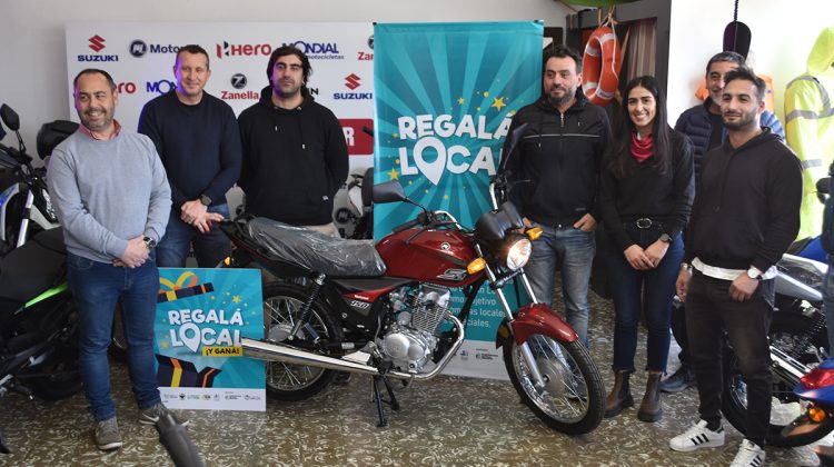 “Regalá Local” entregó la primera moto de la edición Día del Padre