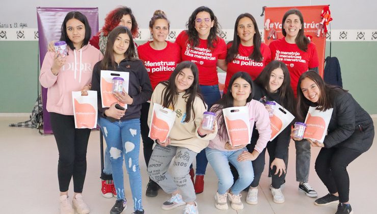 El Gobierno puntano entregó copas menstruales a alumnas de la Escuela Xumucpé