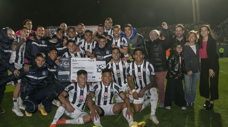 Talleres lo dio vuelta y festejó en La Punta