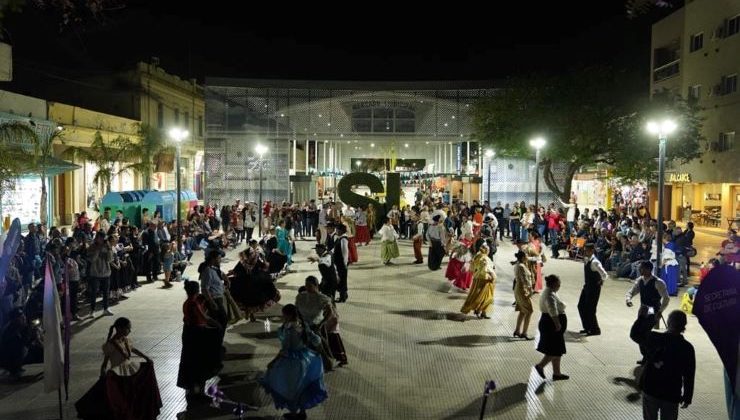 Entre cuecas y tonadas, la cita cuyana se renueva en el Paseo del Padre