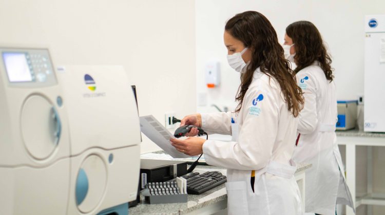 Laboratorio de Microbiología y Biología Molecular: un área de alta tecnología y profesionales preparados