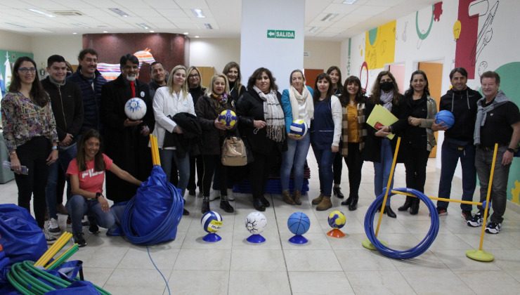 Se entregaron kits de Educación Física a 120 escuelas de la provincia