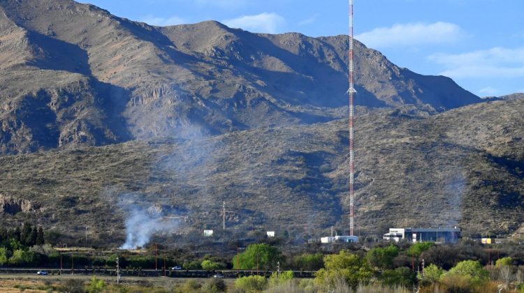 Un incendio en Juana Koslay afectó el trazado de fibra óptica