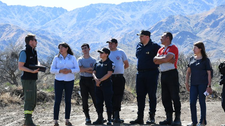 Comenzó el repaso del anillo cortafuego de Villa de la Quebrada