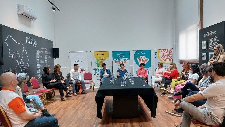 Realizaron un conversatorio entre las comunidades teatrales y organismos públicos en La Rioja