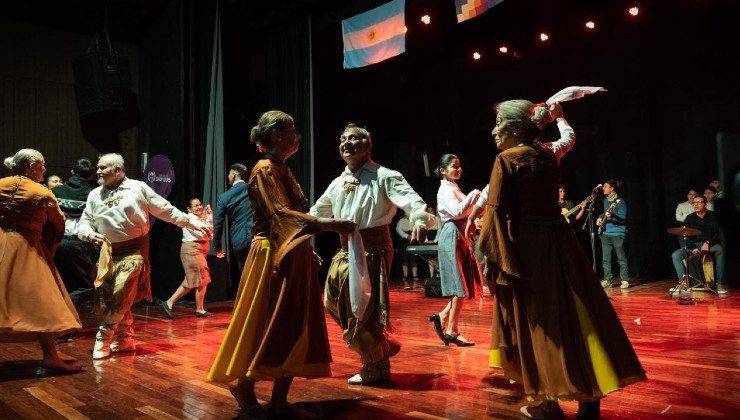 Siguen las noches de tradición y folclore en el Puente Blanco