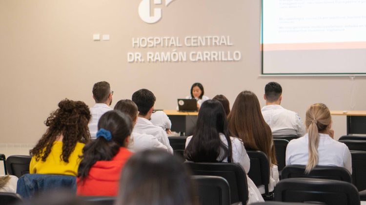 Capacitan a profesionales en el manejo multidisciplinario de la pancreatitis aguda y sus complicaciones