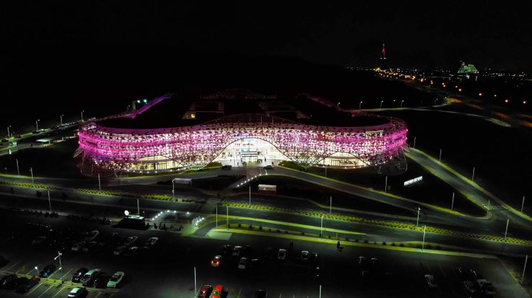 El Hospital Central “Dr. Ramón Carrillo” se iluminó de rosa por el Día Internacional de Lucha contra el Cáncer de Mama