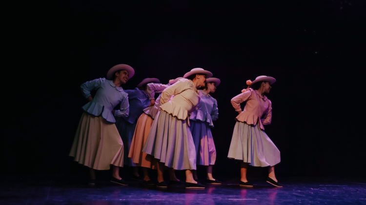 El Instituto Folclórico Argentino presentó una obra teatral en el Complejo Molino Fénix