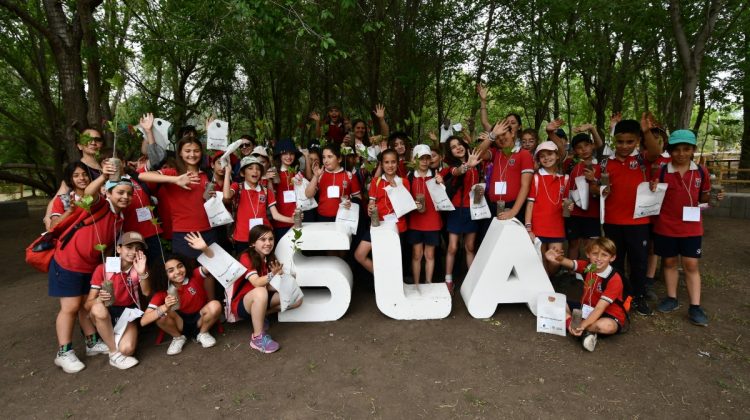 Alumnos del Instituto San Vicente inauguraron el Arboretum de nativas del Ecoparque Cruz de Piedra