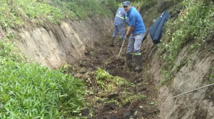 San Luis Agua realizó la limpieza del Canal Matriz de Luján