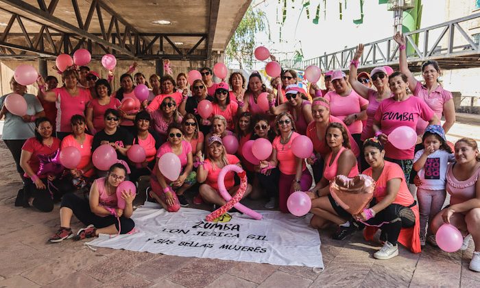 El taller de zumba del Complejo Molino Fénix inició el “Mes Rosa”