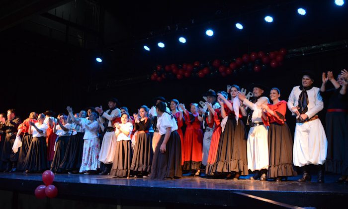 La academia “Juana Azurduy” presentó una gala en el teatro del Complejo Molino Fénix