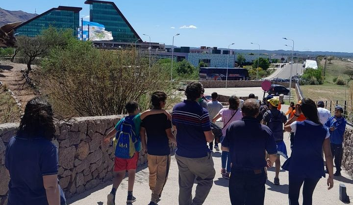 Estudiantes aprendieron sobre forestación a través de un recorrido por los senderos de Terrazas del Portezuelo