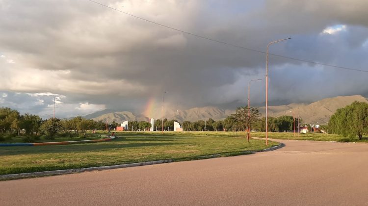 La semana comienza templada y las lluvias llegarían desde la tarde de este lunes