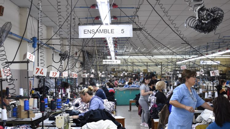 Norfabril sumó 14 beneficiarias y beneficiarios de Inclusión a su planta textil