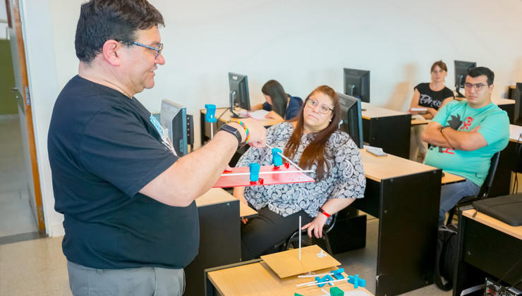 Con mucho entusiasmo avanza el taller de 3D para público general en La Punta