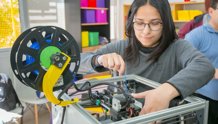 Alumnos de la Escuela Generativa “Luis Lusquiños” concluyeron con la fase presencial del taller 3D