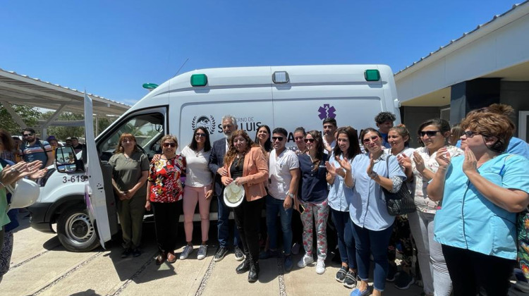 Entrega de una nueva ambulancia para Candelaria