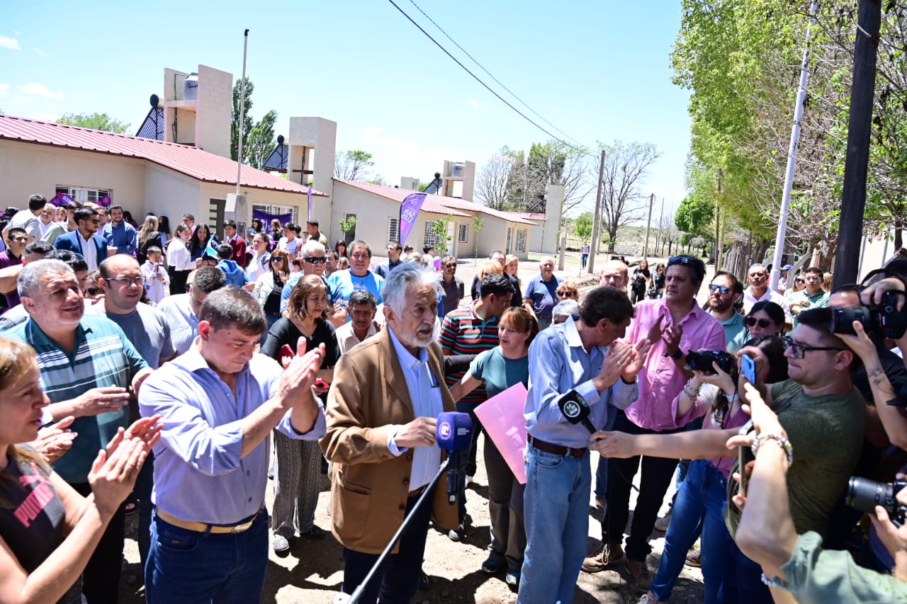El gobernador anunció la construcción de nuevas viviendas en Las Chacras