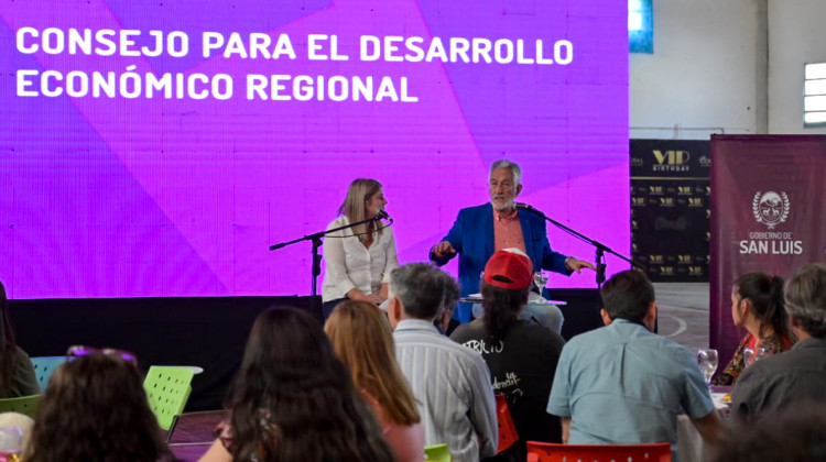 El gobernador cerró su recorrida por Pringles con un encuentro con productores de la región