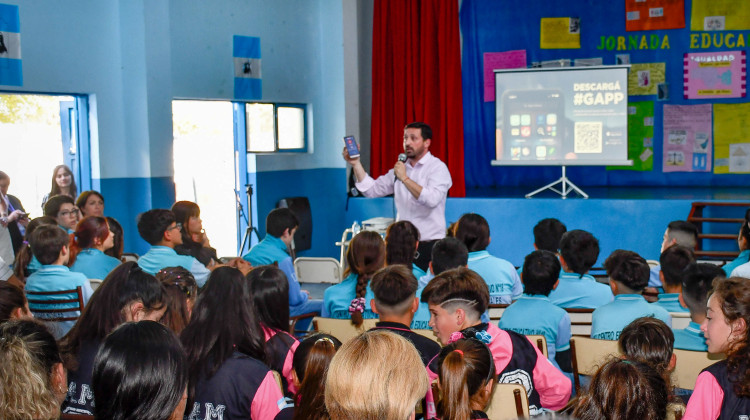 Los alumnos del centro educativo Nº18 ”Cesar Rosales” participaron de un taller de concientización y sensibilización en grooming