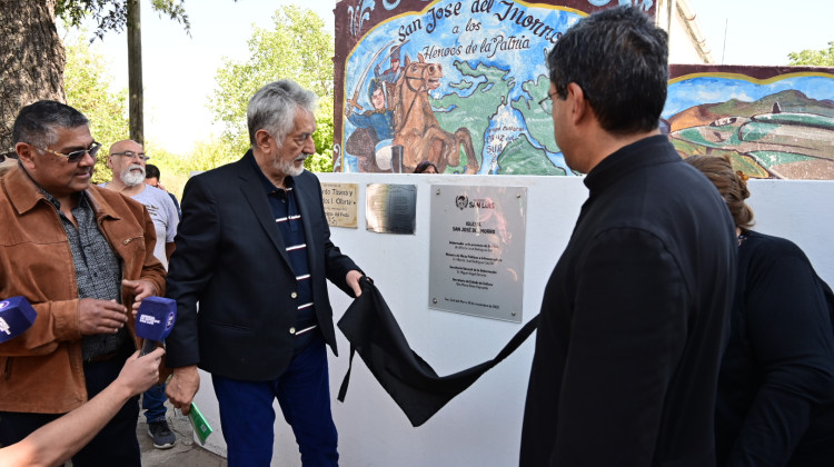 Visita en el departamento Pedernera: el gobernador inauguró la puesta en valor de la Iglesia del Morro 