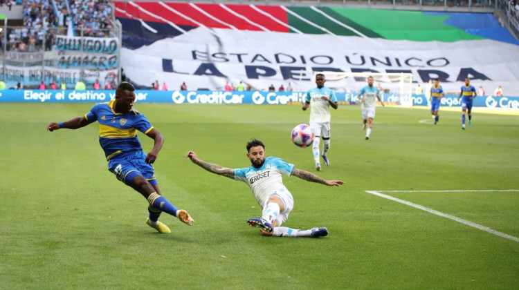 Boca y Racing ya juegan por el Trofeo de Campeones en La Pedrera