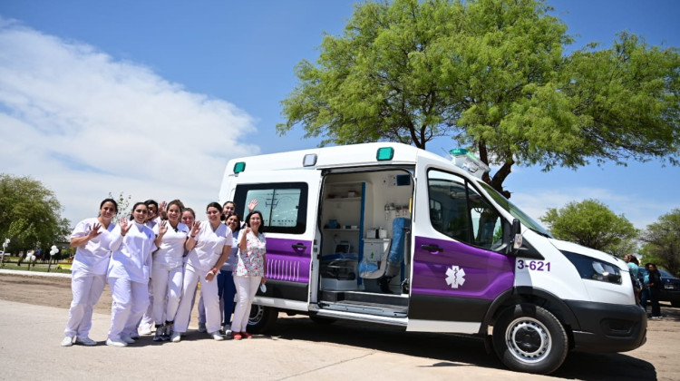 La comunidad de Quines y alrededores cuentan con una nueva ambulancia