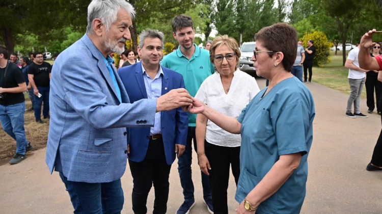 El pueblo de Nueva Galia recibió una nueva ambulancia