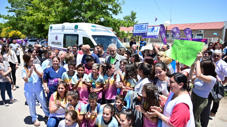 La comunidad de Santa Rosa recibió una ambulancia y espera la finalización del nuevo azud