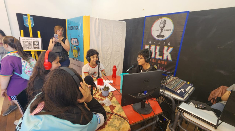 Escuela de La Punta presentó su Expo Robótica 2022 y lanzó su radio escolar