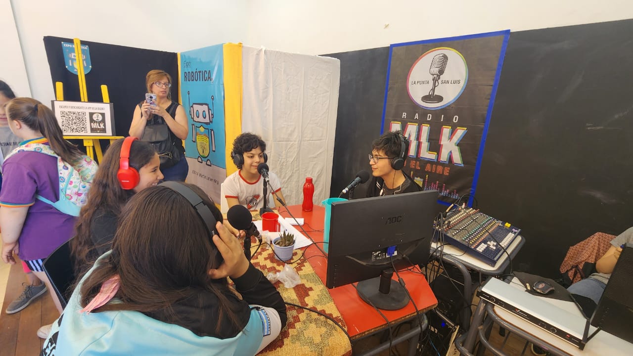 Escuela de La Punta presentó su Expo Robótica 2022 y lanzó su radio escolar