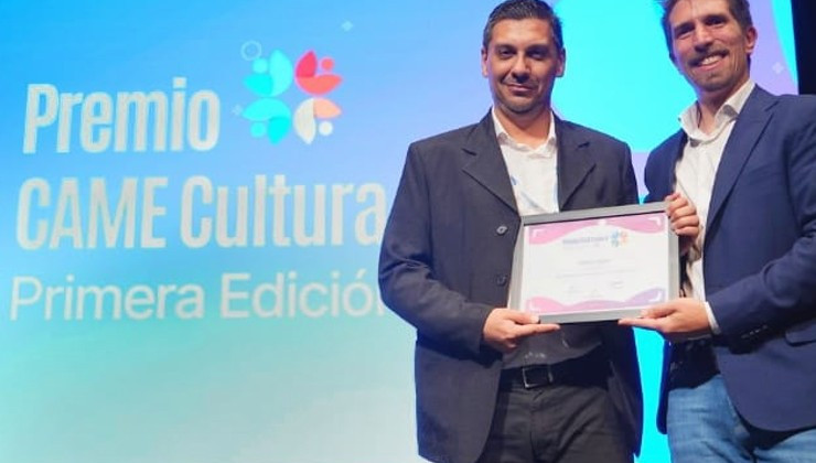 El puntano Fabricio Aguilar fue galardonado en la primera edición del Premio CAME Cultura