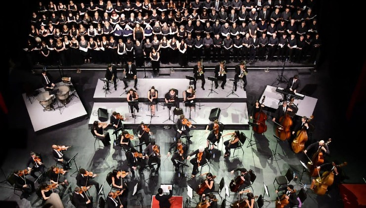 El Cine Teatro San Luis se volvió a encender con la presentación de la Orquesta Barroca junto a casi 200 artistas puntanos