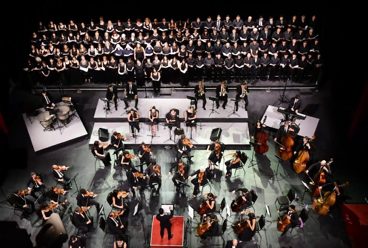 El Cine Teatro San Luis se volvió a encender con la presentación de la Orquesta Barroca junto a casi 200 artistas puntanos