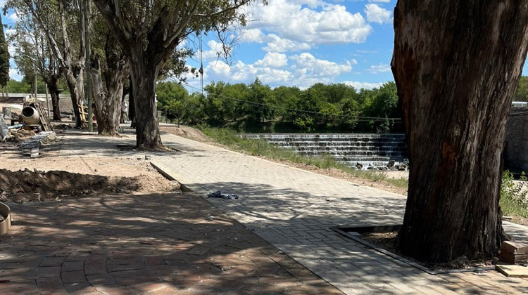 Puesta en valor de la costanera del dique Vulpiani: una obra que recupera un lugar representativo de los mercedinos