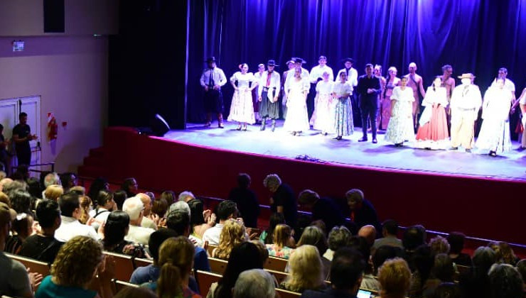 En una emotiva velada, el Teatro de San Francisco del Monte de Oro presentó su primera obra en sociedad