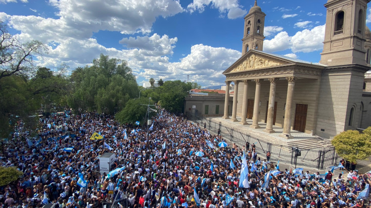 San Luis se tiñó de celeste y blanco para festejar la corona argentina