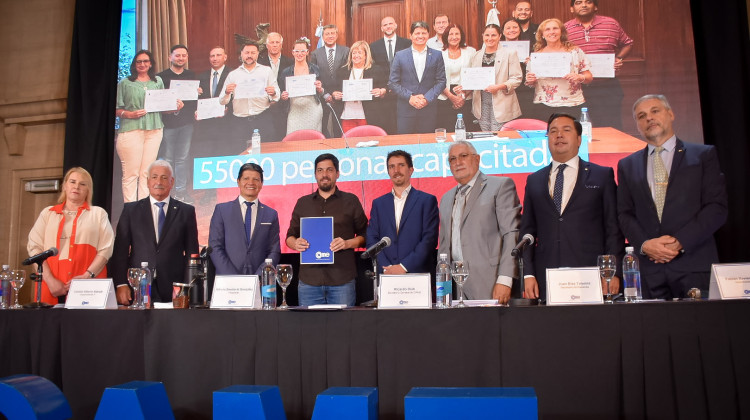 Desarrollo Social firmó un convenio con la Confederación Argentina de la Mediana Empresa