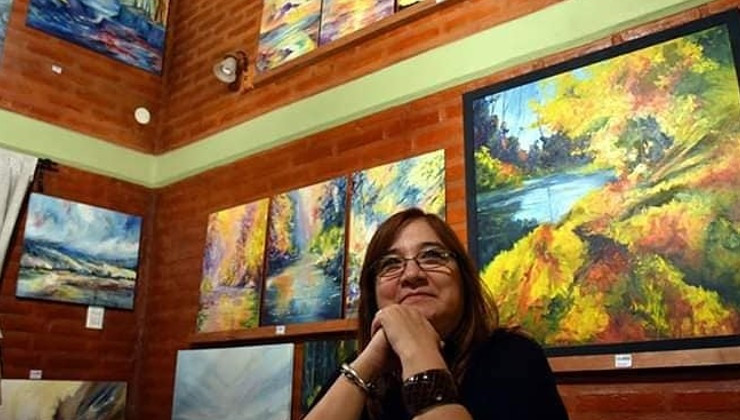 La artista plástica Alejandra Etcheverry expone sus “Colores en el tiempo”