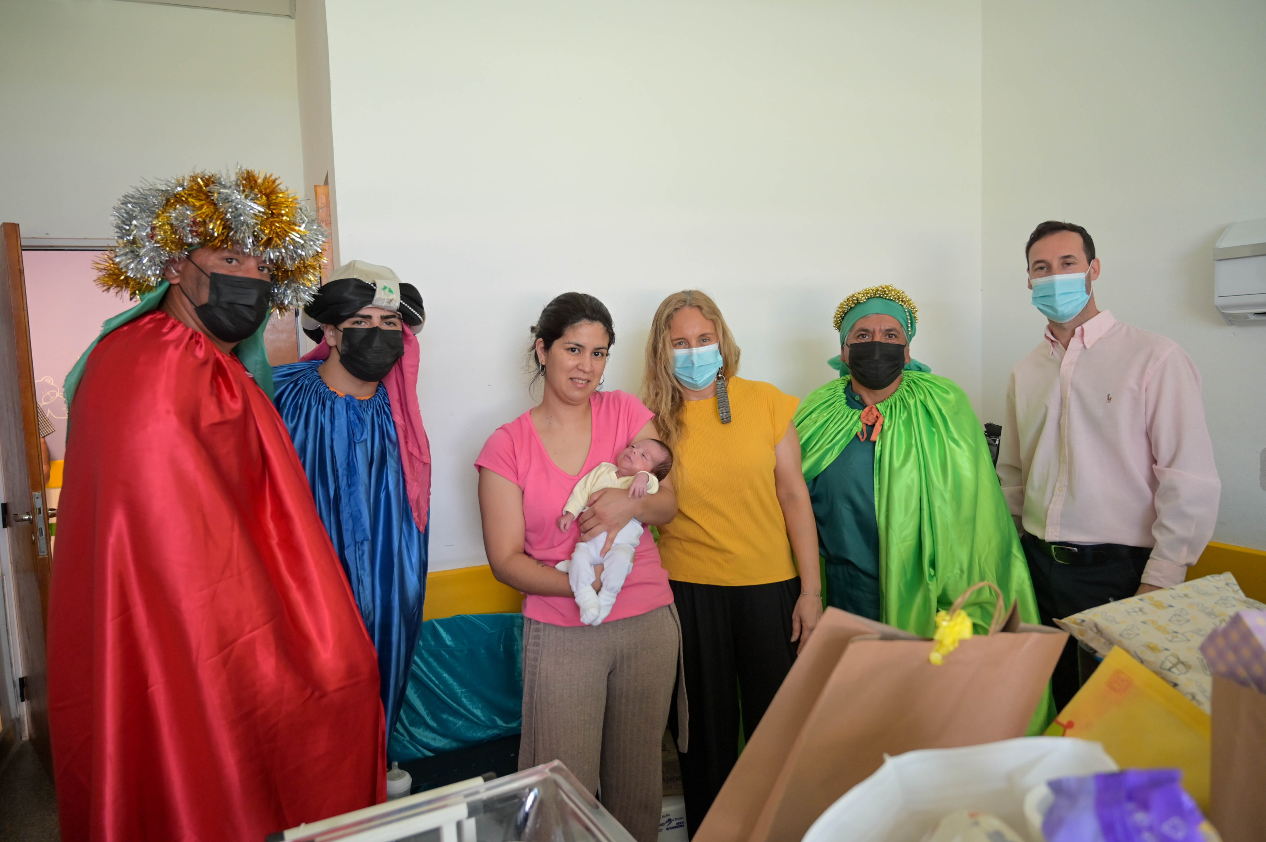 Los Reyes Magos llegaron al hospital San Luis y a la Maternidad provincial de la ciudad capital