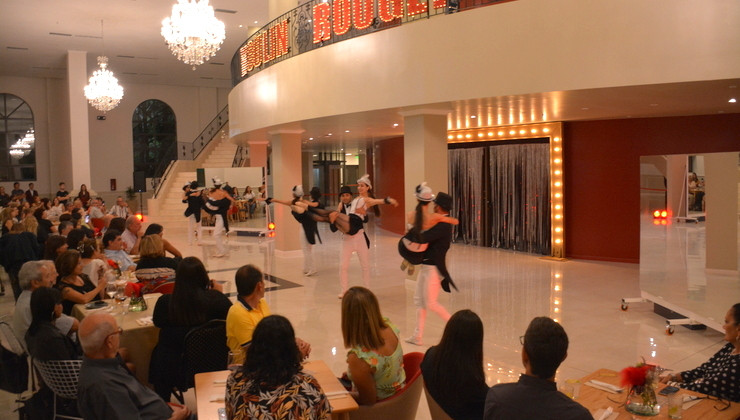 El Cine Teatro San Luis deleitó al público con una noche al estilo “Moulin Rouge”