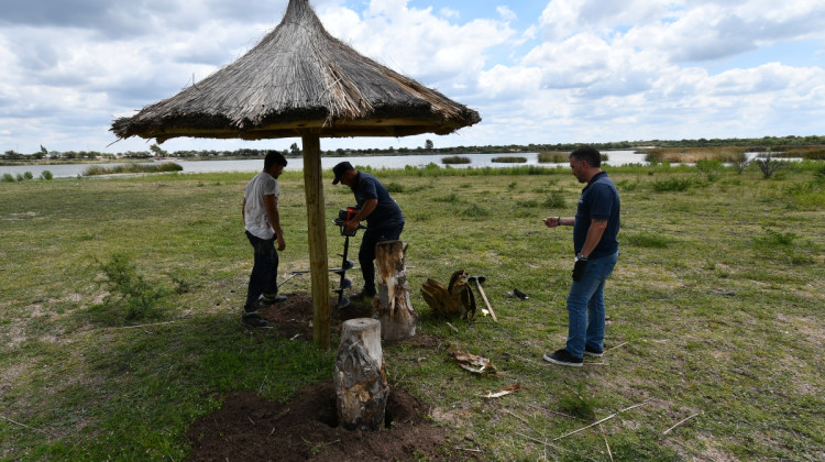 San Luis Agua realizó tareas de mantenimiento en el dique Los Manantiales