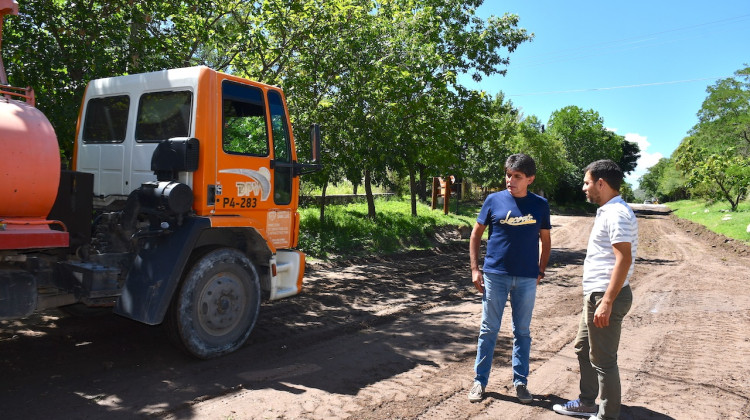 Vialidad Provincial realiza mejoras en calles de localidades turísticas