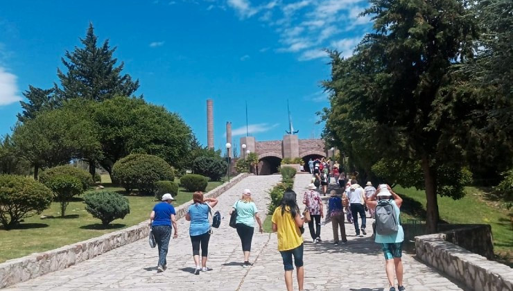 Este domingo más de 2.500 personas visitaron el Monumento al Pueblo Puntano