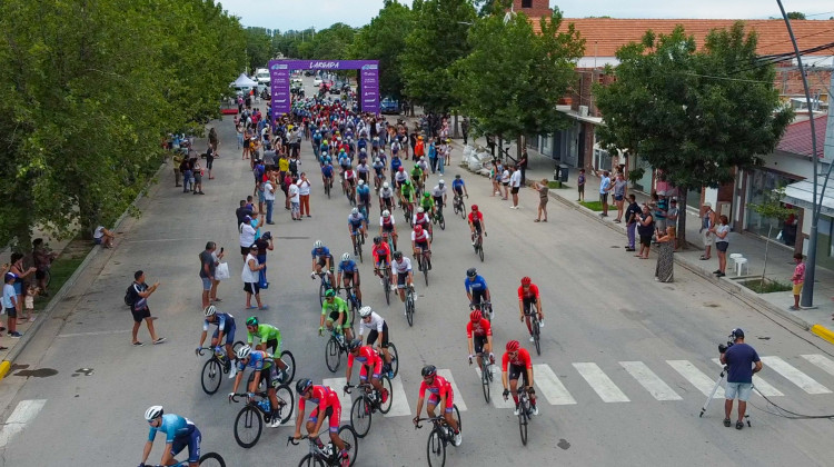 Primera Etapa: “Anhelamos compartir este día de fiesta con todo el pueblo y la familia del ciclismo”