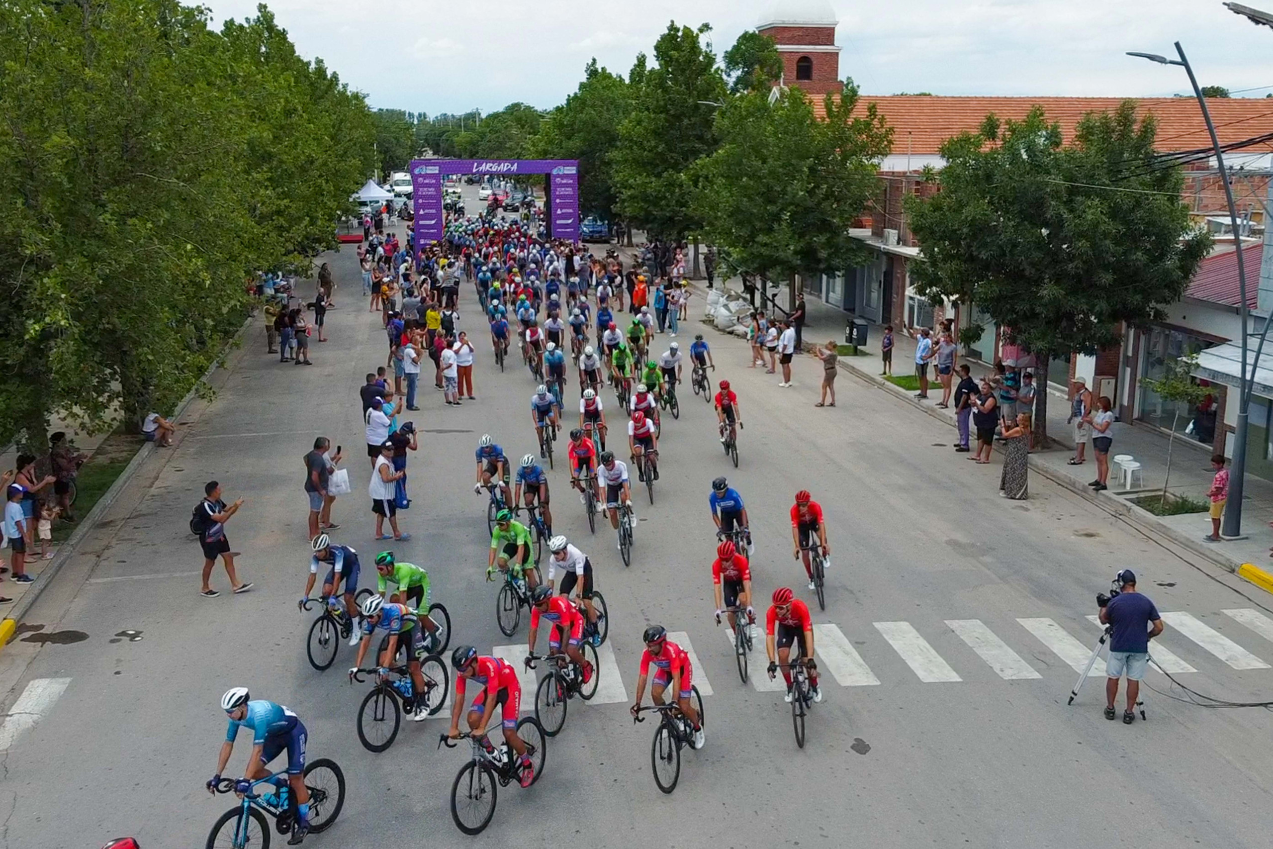 Primera Etapa: “Anhelamos compartir este día de fiesta con todo el pueblo y la familia del ciclismo”