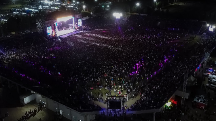 El gobernador compartió con más de 50 mil puntanos y turistas la segunda noche del Caldenazo